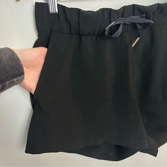 Lululemon Black On The Fly Short *Woven *2.5" Size 8 Athletic Gym Workout W7AFBS - Picture 14 of 16